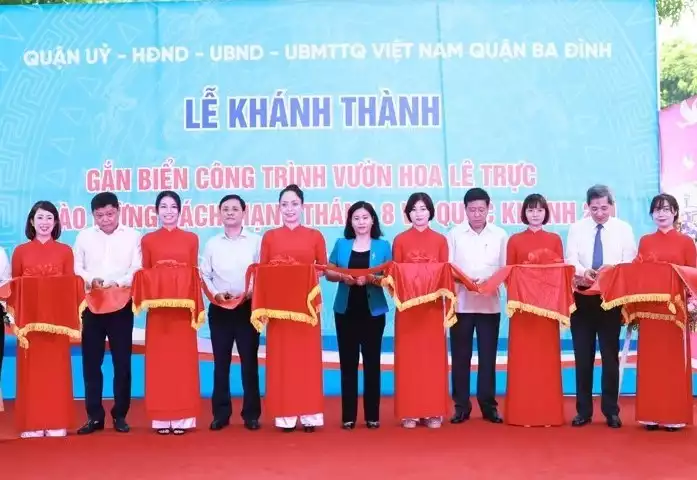 Quận Ba Đình (Hà Nội) khánh thành và gắn biển vườn hoa Lê Trực