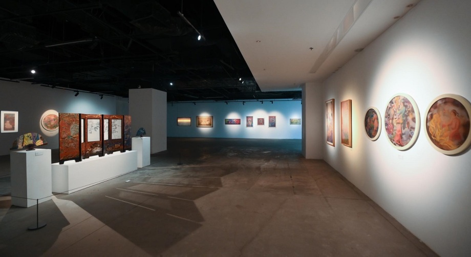 VCCA triển lãm 80 tác phẩm hội họa, sắp đặt - VnExpress Giải trí