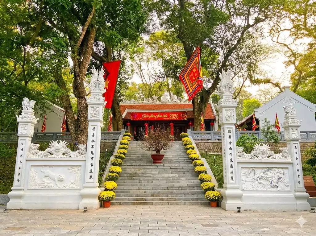 Linh thiêng Lễ hội tưởng niệm ngày Hóa Đức Thánh Huyền Thiên Hắc Đế tại Đền Núi Sưa